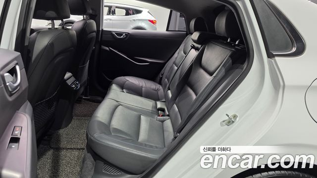 Hyundai Ioniq 2016 — photo 11