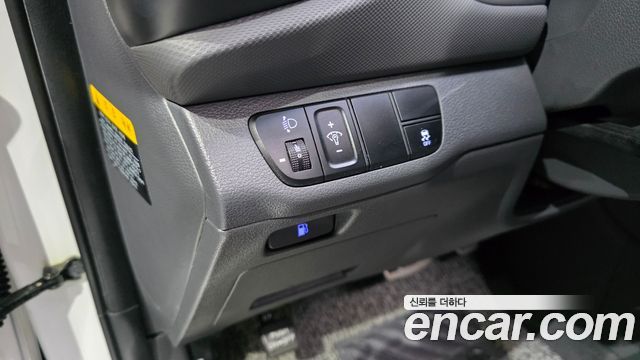 Hyundai Ioniq 2016 — photo 12