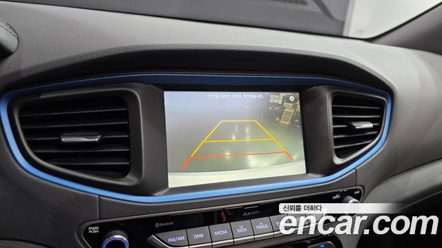 Hyundai Ioniq 2016 — photo 15