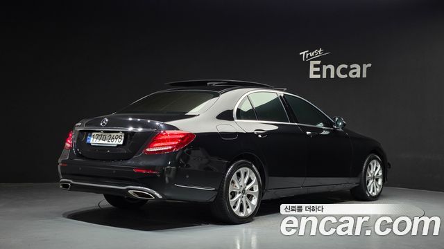 Mercedes-Benz E-Class 2019 — photo 2