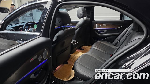 Mercedes-Benz E-Class 2019 — photo 17