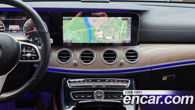 Mercedes-Benz E-Class 2019 — photo 19