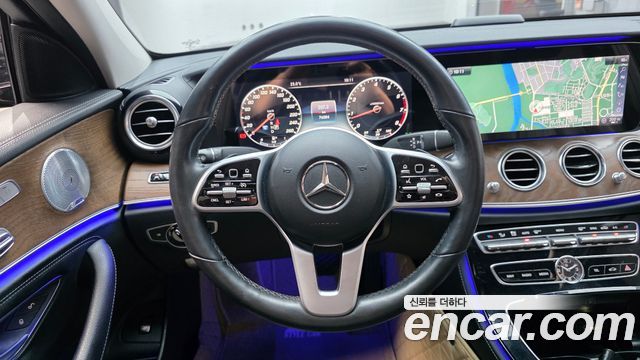 Mercedes-Benz E-Class 2019 — photo 20