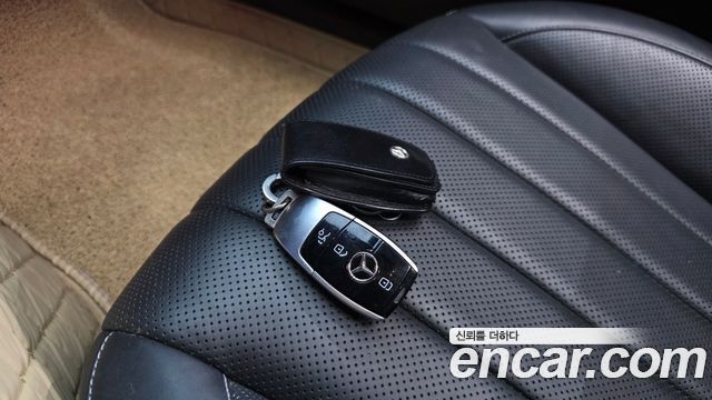 Mercedes-Benz E-Class 2019 — photo 22