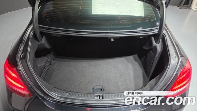 Mercedes-Benz E-Class 2019 — photo 25
