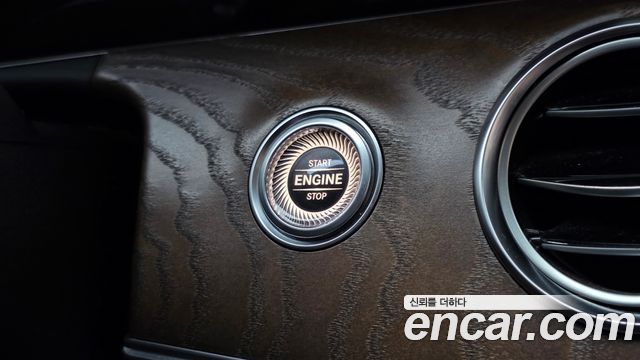 Mercedes-Benz E-Class 2019 — photo 26