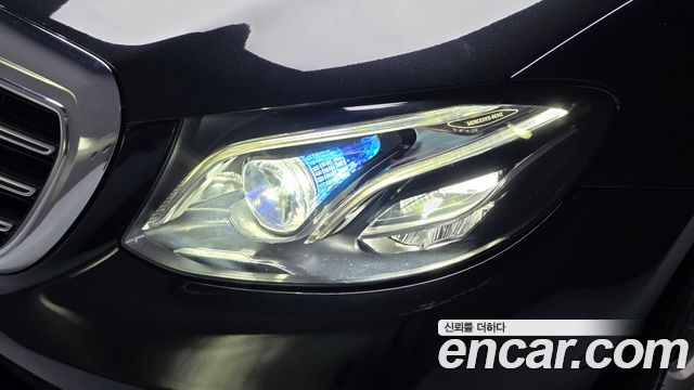 Mercedes-Benz E-Class 2019 — photo 8