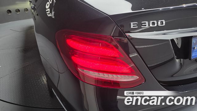 Mercedes-Benz E-Class 2019 — photo 9