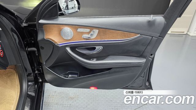 Mercedes-Benz E-Class 2019 — photo 15