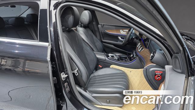 Mercedes-Benz E-Class 2019 — photo 16