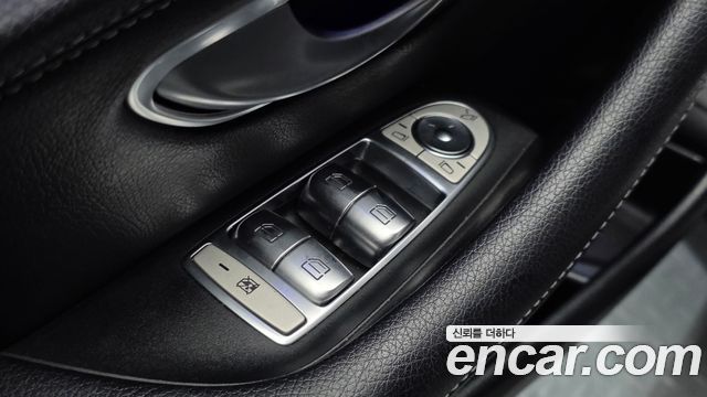 Mercedes-Benz E-Class 2019 — photo 28