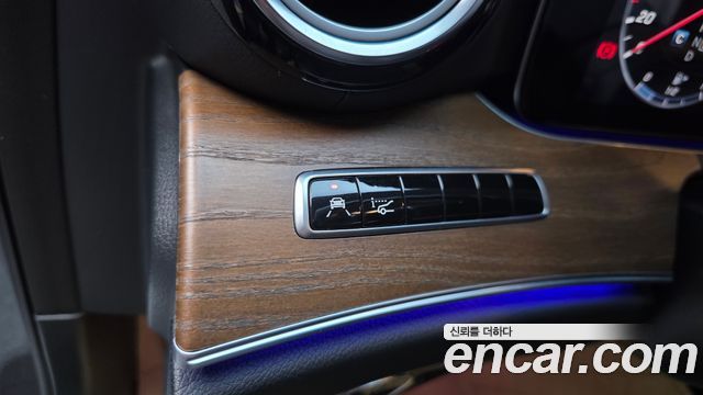 Mercedes-Benz E-Class 2019 — photo 29