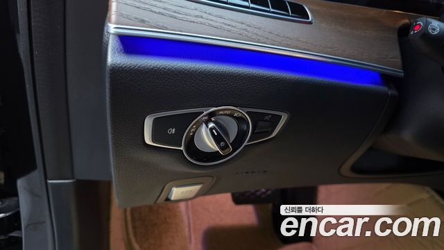 Mercedes-Benz E-Class 2019 — photo 30