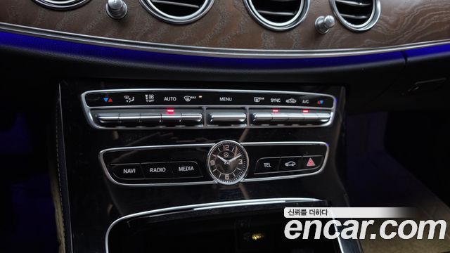 Mercedes-Benz E-Class 2019 — photo 31