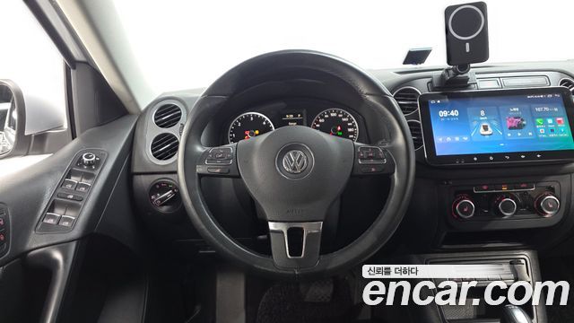 Volkswagen Tiguan 2015 — photo 12
