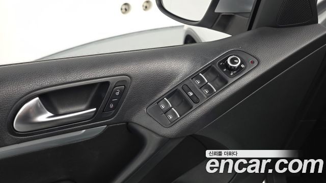 Volkswagen Tiguan 2015 — photo 18