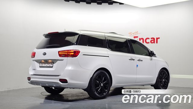 Kia Canival 2019 — photo 2