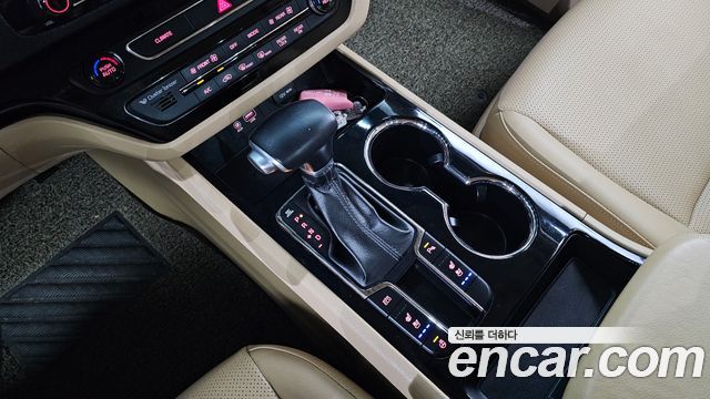 Kia Canival 2019 — photo 9