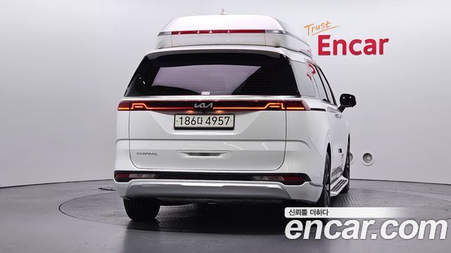 Kia Canival 2023 — photo 4