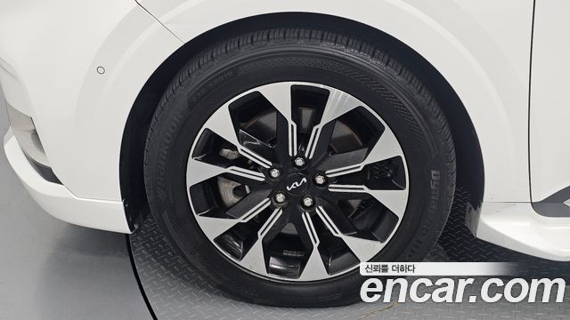 Kia Canival 2023 — photo 5