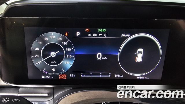 Kia Canival 2023 — photo 11