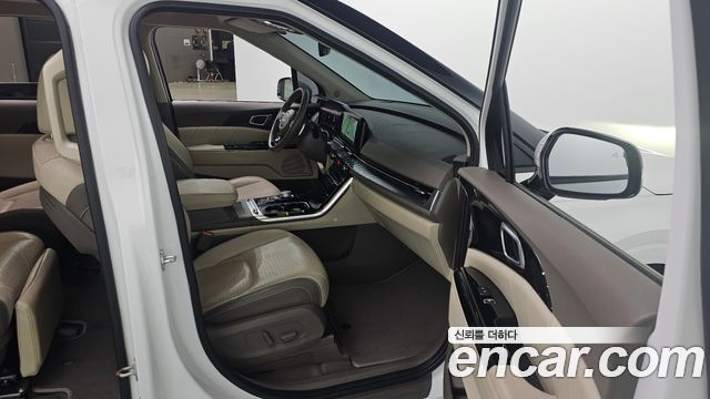 Kia Canival 2023 — photo 16