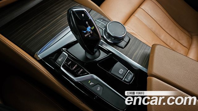 BMW 5-Series 2017 — photo 9