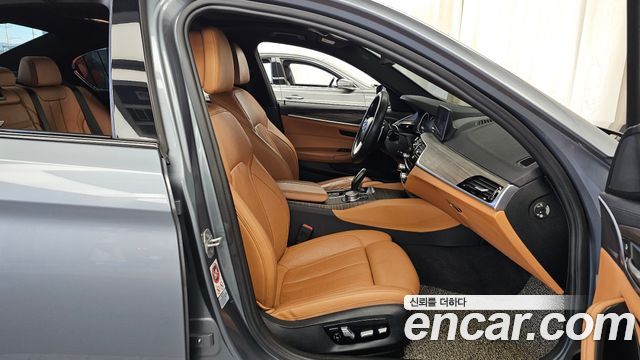 BMW 5-Series 2017 — photo 11