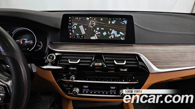 BMW 5-Series 2017 — photo 14