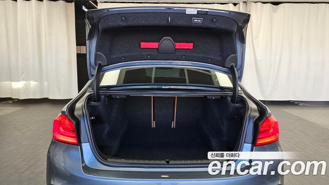 BMW 5-Series 2017 — photo 20