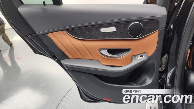 Mercedes-Benz GLC-Class 2022 — photo 15