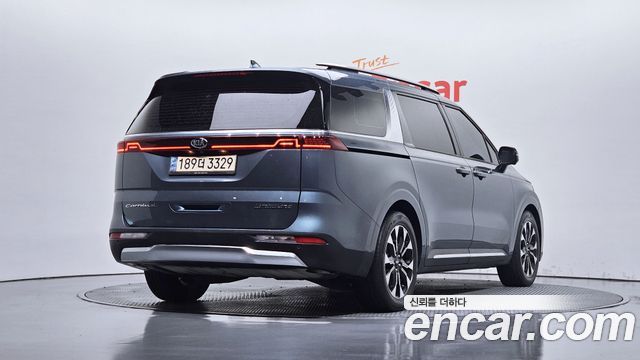 Kia Canival 2021 — photo 2