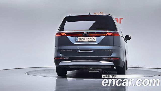 Kia Canival 2021 — photo 4