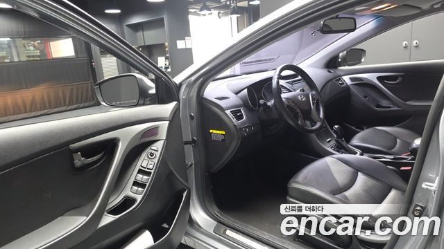 Hyundai AVANTE 2015 — photo 10