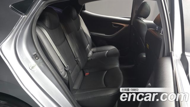 Hyundai AVANTE 2015 — photo 11