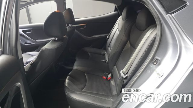 Hyundai AVANTE 2015 — photo 12