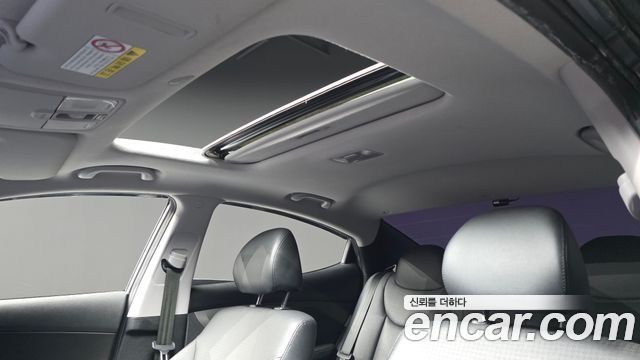 Hyundai AVANTE 2015 — photo 17