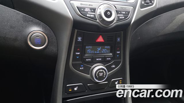 Hyundai AVANTE 2015 — photo 19