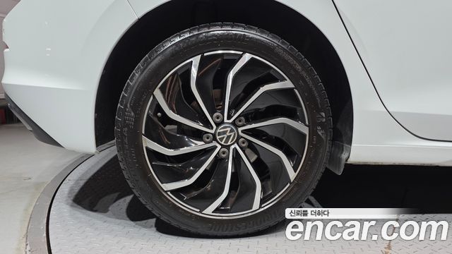 Volkswagen Golf 2022 — photo 5