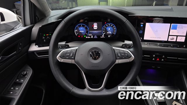 Volkswagen Golf 2022 — photo 19
