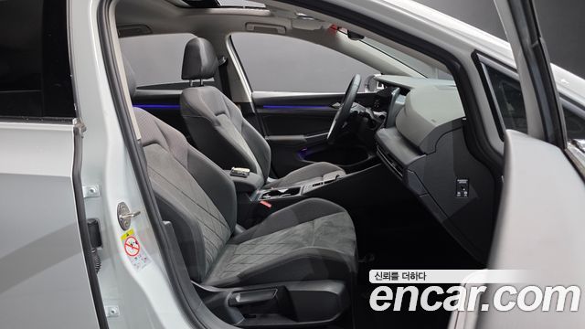 Volkswagen Golf 2022 — photo 16
