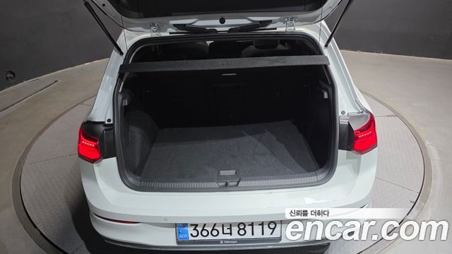 Volkswagen Golf 2022 — photo 32