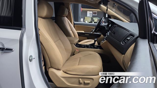 Kia Canival 2020 — photo 17