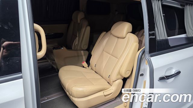 Kia Canival 2020 — photo 16