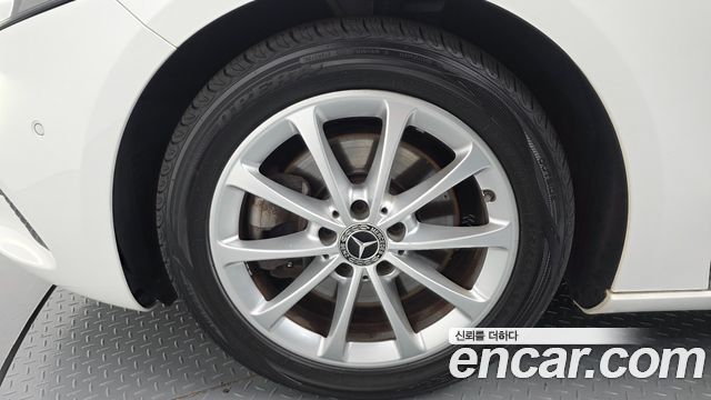 Mercedes-Benz A-Class 2020 — photo 5