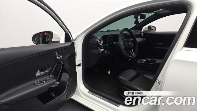Mercedes-Benz A-Class 2020 — photo 13
