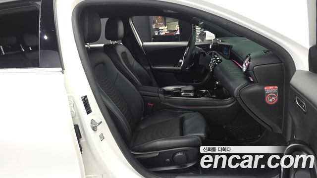 Mercedes-Benz A-Class 2020 — photo 17