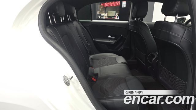 Mercedes-Benz A-Class 2020 — photo 18