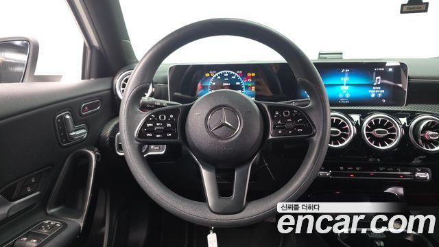 Mercedes-Benz A-Class 2020 — photo 19