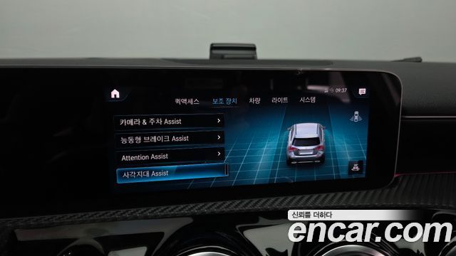 Mercedes-Benz A-Class 2020 — photo 23